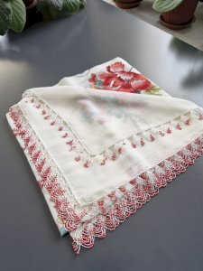 Kırmızı incili iğne oyası yazma 