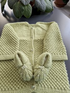 Fıstık yeşili hırka - patik takım 